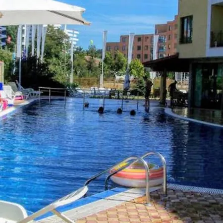 2 Bedroom Apartment In Central Sunny Beach Pool Lägenhet Slăntjev Brjag