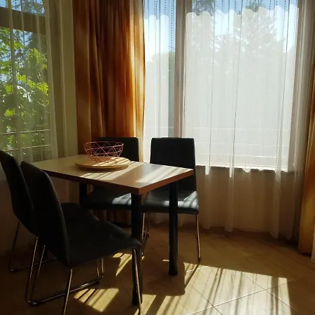 アパート 2 Bedroom Apartment In Central Sunny Beach Pool サニービーチ